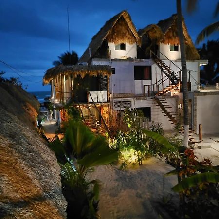 Casa Mate Beachfront Houses El Cuyo Exterior photo